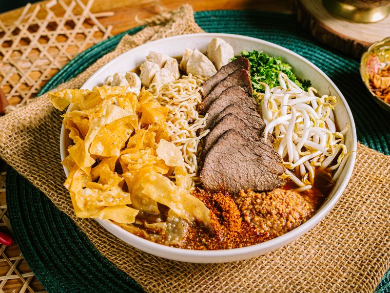Thai beef noodle
